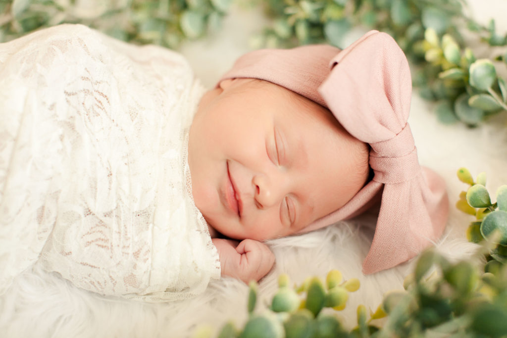 Newborn photographer posing ideas